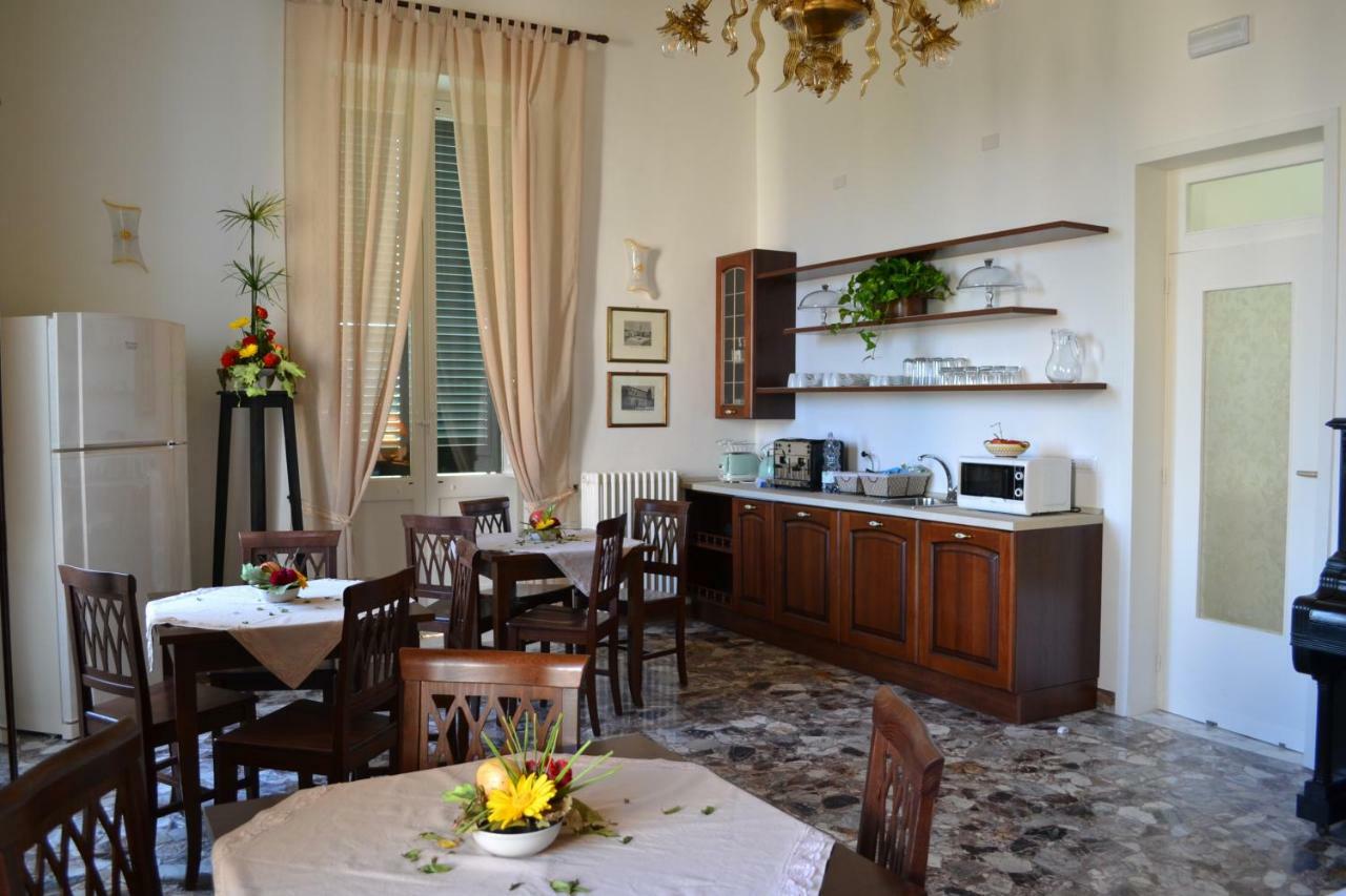 Le Signorine B&B Lecce Exterior photo