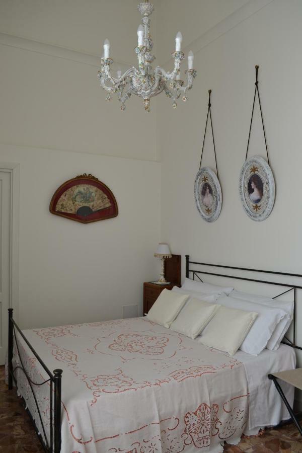 Le Signorine B&B Lecce Exterior photo